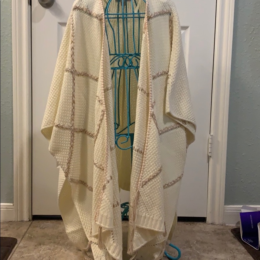 Knox Rose Target Brand Cream Short Sleeve Sweater